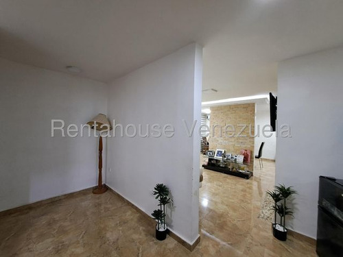 Gjg Vende Impecable Penthouse Equipado En Urb Santa Rosalia Terra Santa 25-15452