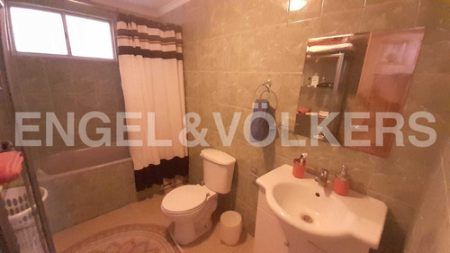 Venta De Hostal Funcionando Con Casa Amoblada En Parcela.