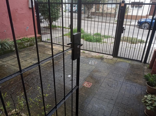 Imagen 3 de 19 de Casa De 2 Dormitorios En Buceo. Jardín , Patio Y Cochera.