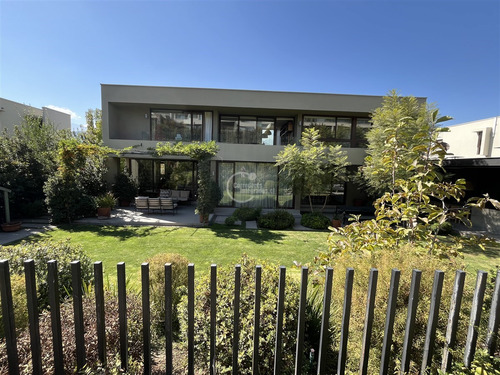 Casa En Arriendo De 5 Dorm. En Lo Barnechea