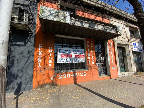 Local Comercial + Apartamento, Av. Agraciada Y Bv. Artigas