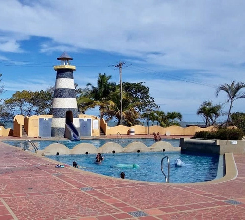 Imagen 15 de 19 de Apartamento En Higuerote Vista Al Mar. Edificio Muy Bien Conservado. Piso Medio. Salida A La Playa. Vigilancia 24h. Buena Oportunidad. Muy Cerca De Todo!!
