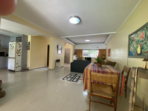 Casa De 3 Dormitorios Con Parrillero, Pileta Y Galería - Fisherton