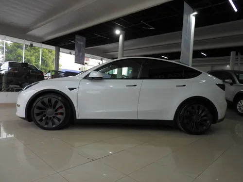 Tesla 2021 Model Y