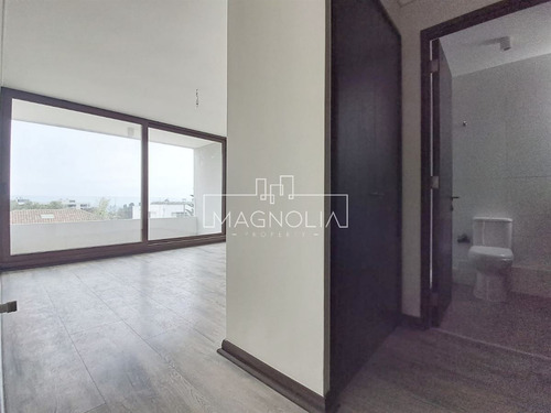 Casa En Venta De 3 Dorm. 4 Baños Y Sala De Estar En Concón