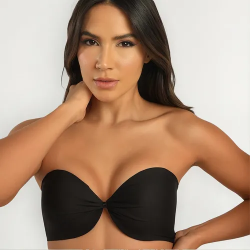 Modelo vestindo sutiã preto sem alças com detalhe drapeado central, vista frontal