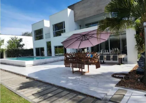 Venta De Casa De Lujo Con Ascensor En Llanogrande, Sector Cabeceras