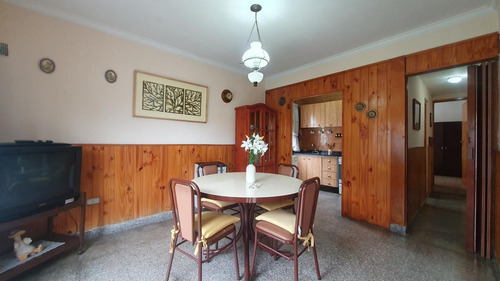 Imagen 5 de 23 de Venta - Casa Cuatro Ambientes Con Garaje Y Departamento - Irala 6071