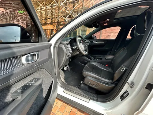 Volvo XC40 2.0 T4 R-design
