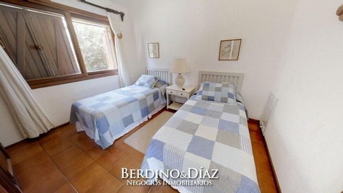 Casa -4 Dormitorios. Única Oportunidad !!!- Ref: 556