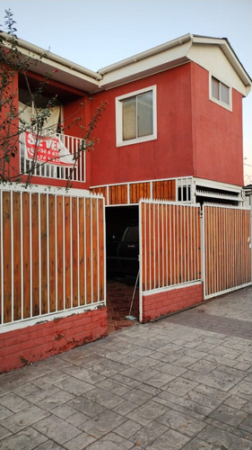 Casa De Dos Pisos En Avenida Cerca Metro Santa Rosa