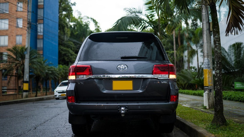 Imagen 5 de 20 de Toyota Land Cruiser 200