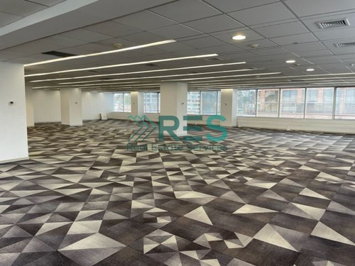 Estupendos 1.215 M2 Av. Vitacura/sanhattan- Oportunidad!!!