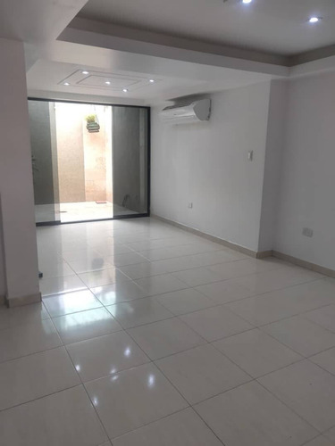 Imagen 3 de 14 de Venta Townhouse 127mts. Tazajal Mañongo. Angie Q. 04144185517. Codigo 143292. Solo Para Clientes.