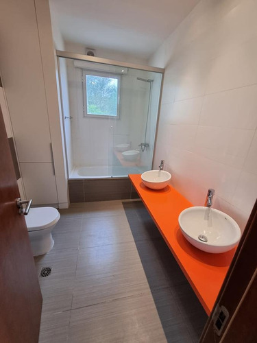Imagen 23 de 30 de Altos De La Tahona , Casa De 300 M2 Y 1150 M2 De Terreno, 4 Dormitorios, Piscina, Minimalista !!
