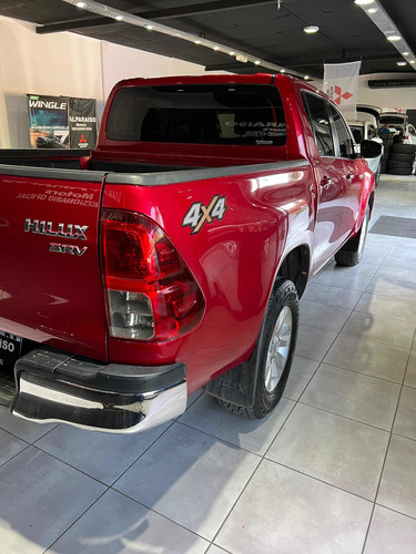 Imagen 13 de 21 de Toyota Hilux 2.8 Cd Srv 177cv 4x4 At