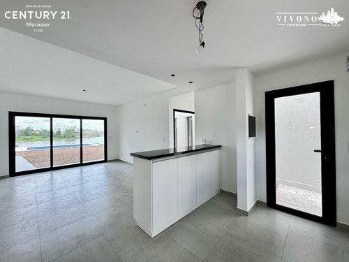 Casa En Venta A Laguna En San Sebastian - A Estrenar