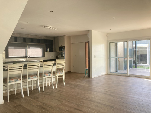 Imagen 2 de 23 de Importante Casa Barrio Carmel - Barrios Privados - Terreno 2300m2