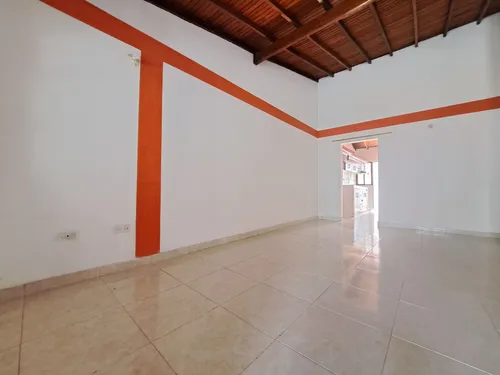 Casa En Arriendo En Prados Del Norte. Cod A24414