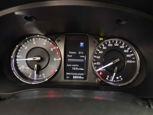 Toyota Hilux 2.8 D-4D TURBO DIESEL CD SRX 4X4 AUTOMÁTICO