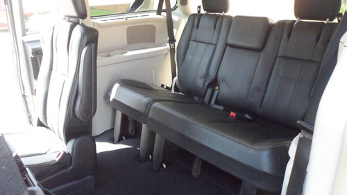 Imagen 13 de 15 de Chrysler Town & Country 3.6 Touring Mt