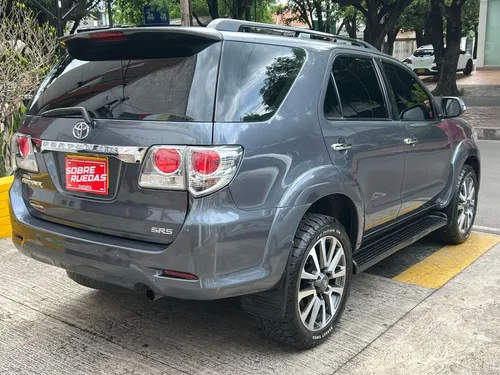 Toyota Fortuner SR5 2.7L GASOLINA 4X2 AT