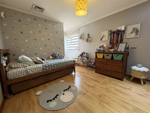 Gran Casa / Colina-lo Pinto-chicureo / Condominio Cerrado