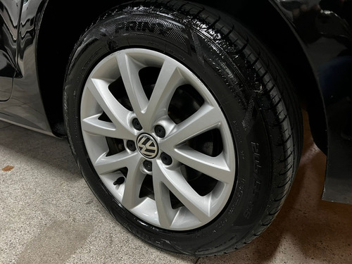 Volkswagen Jetta 2.0 Comfortline Flex 4p Automática