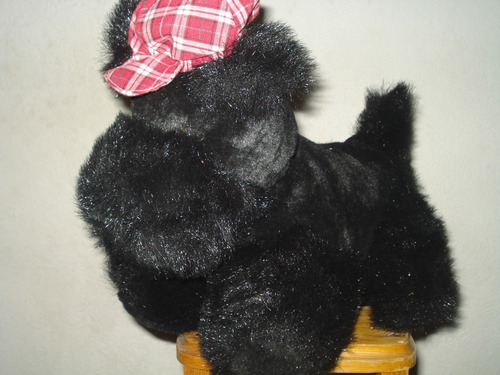 Muñeco De Peluche Perrito Schnauzer Negro 26 Cm Con Boina