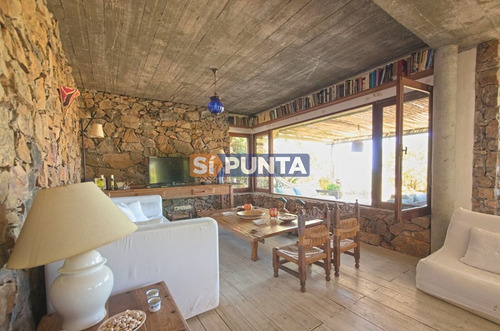 Imagen 6 de 30 de Casa En Venta De 4 Dormitorios En Punta Piedras A Metros Del Mar