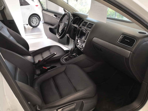 Imagen 9 de 21 de Volkswagen Jetta 2016 4p Sportline L5/2.5 Aut