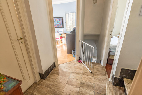 Venta Casa 5 Ambientes De Estilo | Excelente Estado| Luz | Detalles De Calidad | Caballito