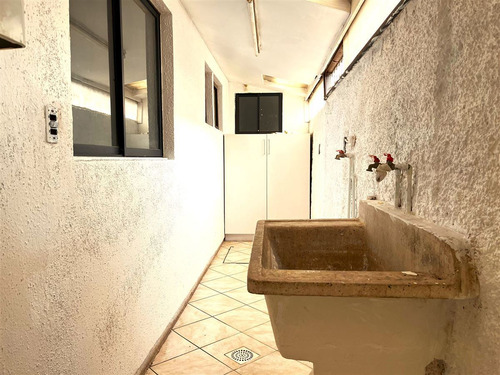 Casa En Venta De 4 Dorm. Portal De La Viña, Peñalolén