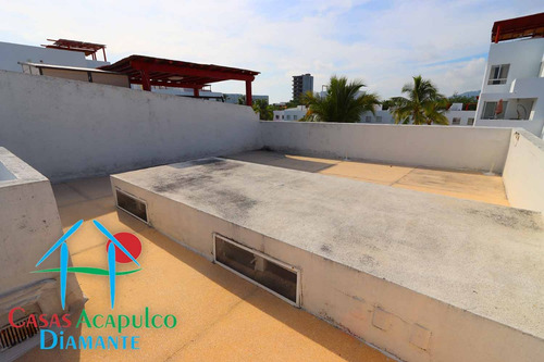 Cad Vindeza A 01. Terraza Con Salida Y Acceso A Jardín Y Albercas