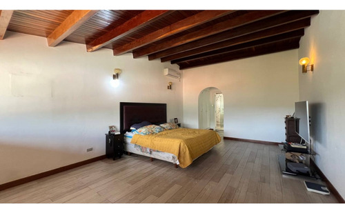 Casa De 780m2 Venta En Lomas De La Trinidad