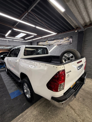 Toyota Hilux 2.7l MT 4x4
