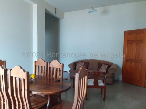 Imagen 2 de 12 de Apartamento En Venta En Av. Bolívar De San Juan De Los Morros. 23-7366