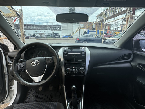 Toyota Yaris 1.5 Core Sedan Mt