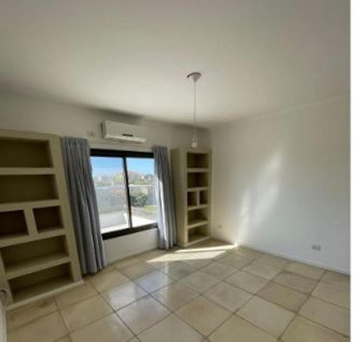 Imagen 7 de 28 de Luminosa Casa En Venta