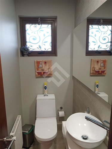 Casa En Venta De 4 Dorm. En Maipú