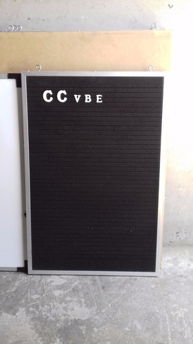 Pizarrón Ranurado Negro 40 X 60 Con 960 Letras Blancas D 2cm