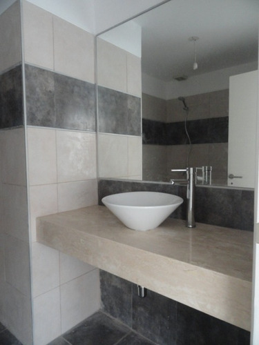 Inmejorable Opcion En Su Valor ! 3 Dorm, 2 Baños, Buen Fondo