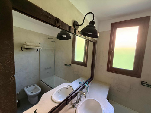 Casa Saint Matthews Pilar Estilo Campo En Una Planta