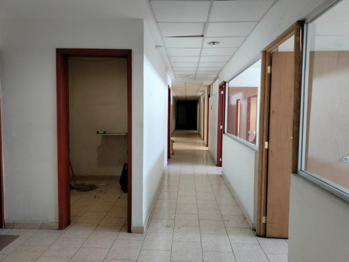 Bodega En Condominio De 235m2 Mas 537m2 De Oficinas.