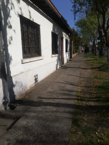 Casa Céntrica Con Terreno Con Alta Plusvalía En Villa Eden.