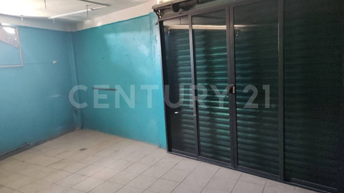 Casa Amplia En Excelente Ubicación, Ideal Para Negocio Y Vivienda