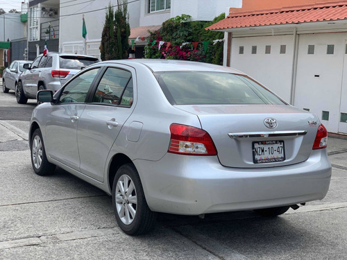 Imagen 3 de 12 de Toyota Yaris 2015 1.5 Sedan Premium L4 At