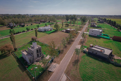 Terreno En Venta En Barrio Privado Pinares Del Sur