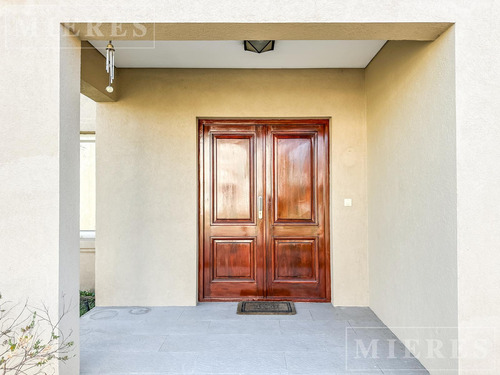 Casa En Venta Sobre Lote Interno En Los Alisos, Nordelta