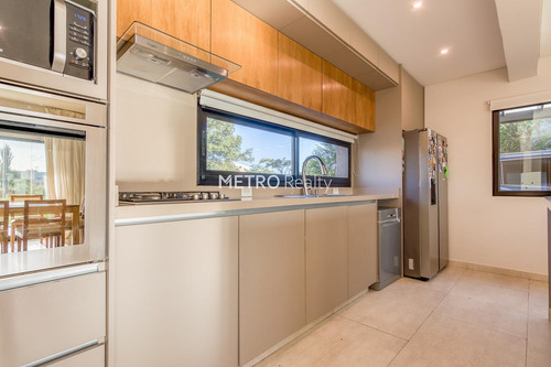 Casa En Venta En Puertos Del Lago, Ceibos